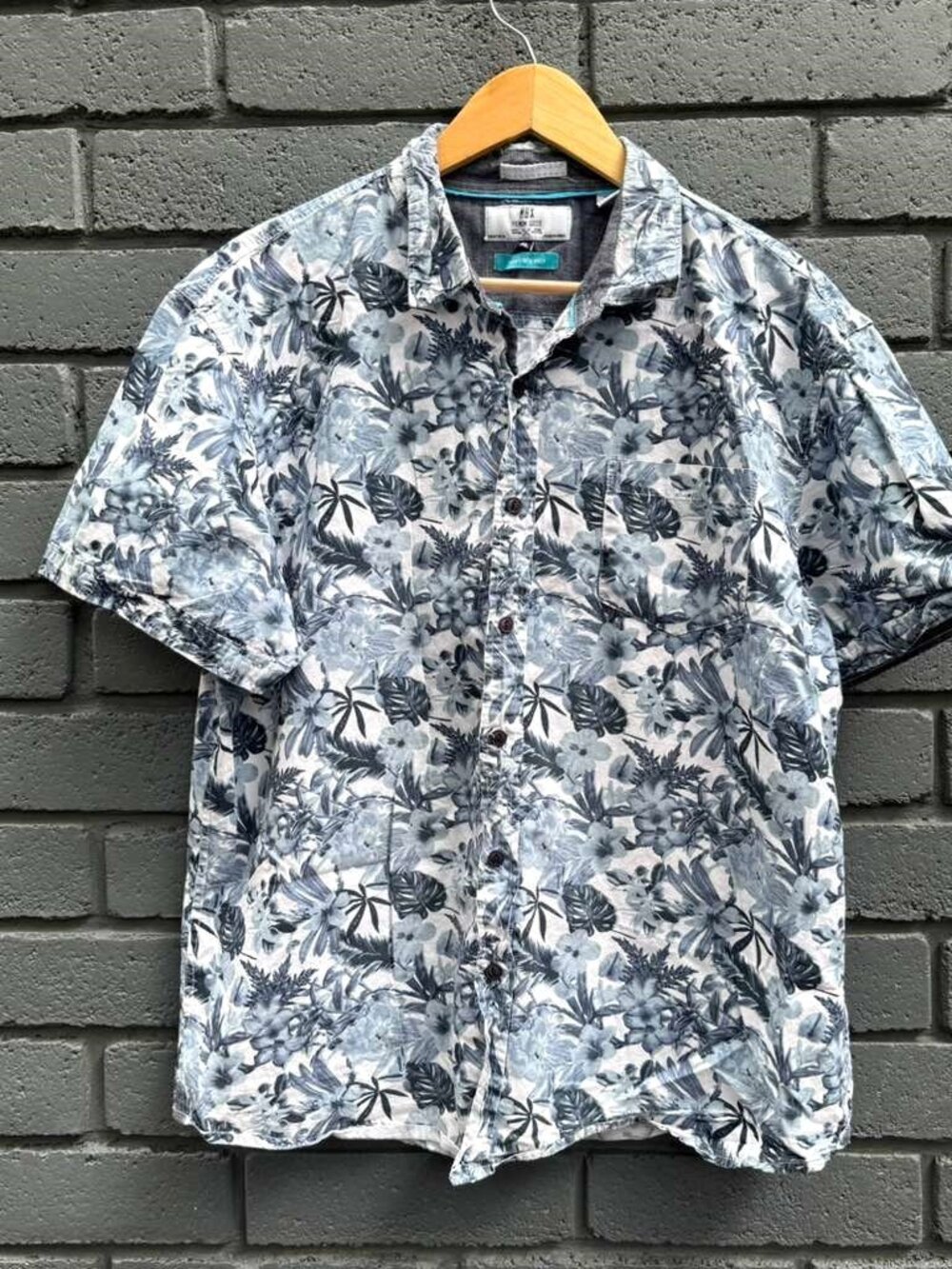 MBX Premium Goods Floral Tropical Hawaiian Button Up Shirt Resort Beach Coastal